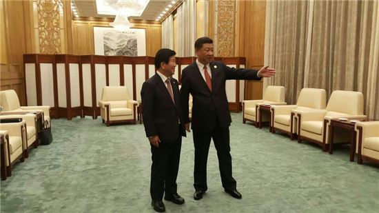 [포토]中 시진핑 주석 '환대' 받는 박병석 의원