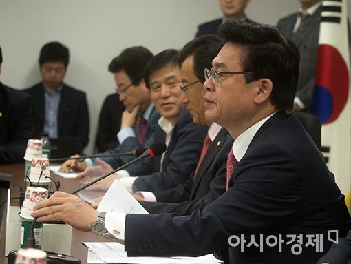 정우택 "서훈, 北 독재정권 인정? 안보·대북관 검증할 것"