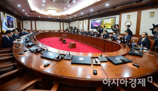 [포토]일자리위원회와 국정기획자문위원회 설치 안건 상정