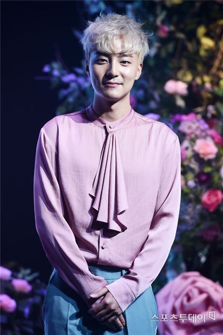 '개화기' 로이킴 "노출신, 등 근육 있는 것처럼 나왔다"