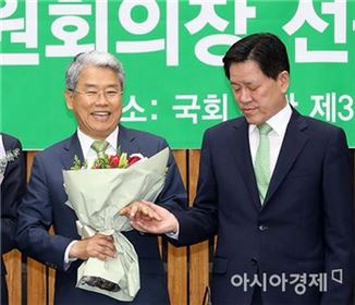 [포토]국민의당 원내대표로 선출된 김동철 의원