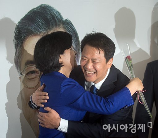 [포토]반갑게 인사 나누는 추미애·임종석