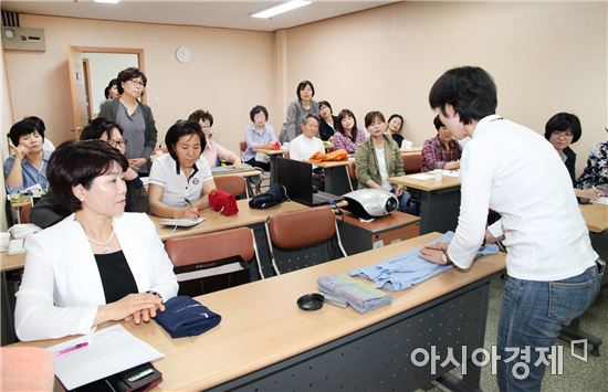 [포토]광주 동구, 정리수납 전문봉사단 교육