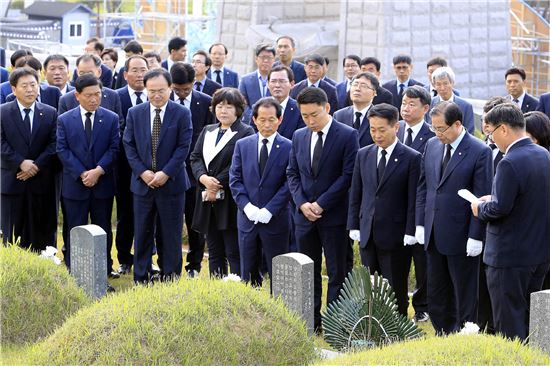 [포토]광주시 북구, 국립 5·18민주묘지 참배