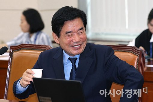 [포토]미소 짓는 김진표 국정자문위원장