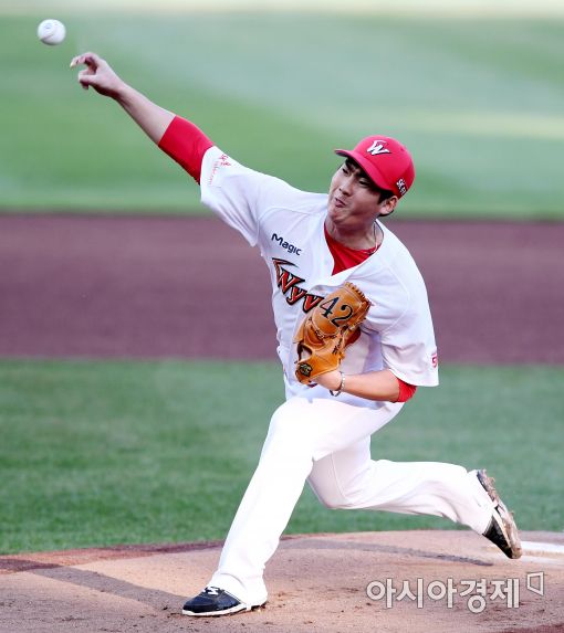 [포토]문승원, 시즌 2승을 향해