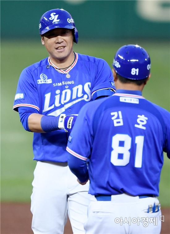 [포토]조동찬, '만루 찬스 놓치지 않아요'