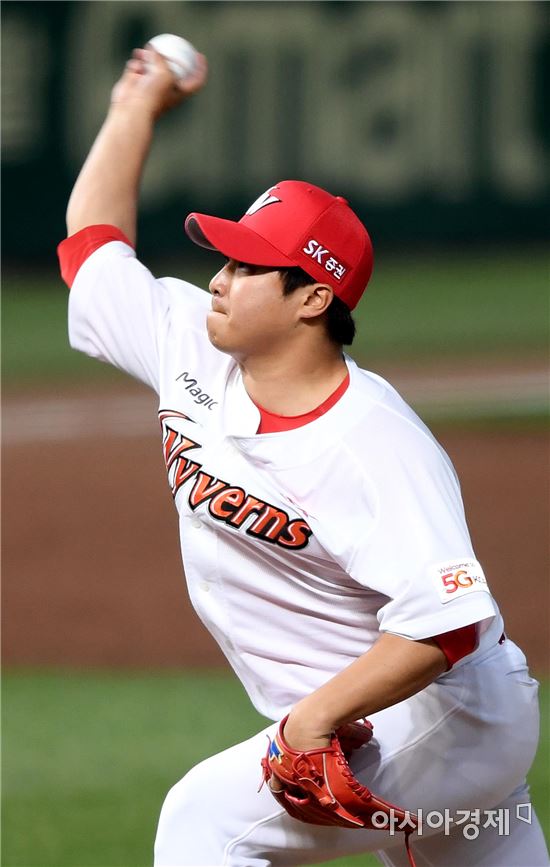 [포토]역투하는 허건엽