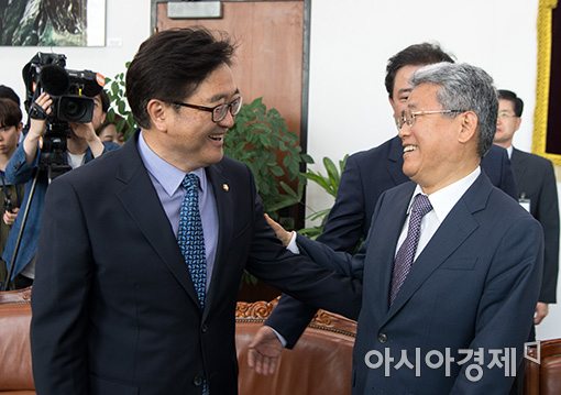 우원식 與 원내대표, 야당과 소통 첫 발…첫 시험대는 청문회