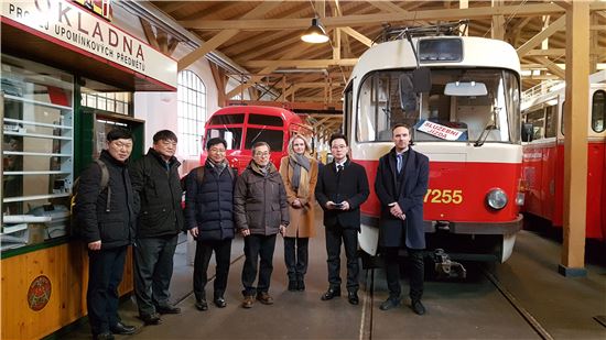 옛 화랑대역 고종황제시대 운행한 '노면전차' 운행 