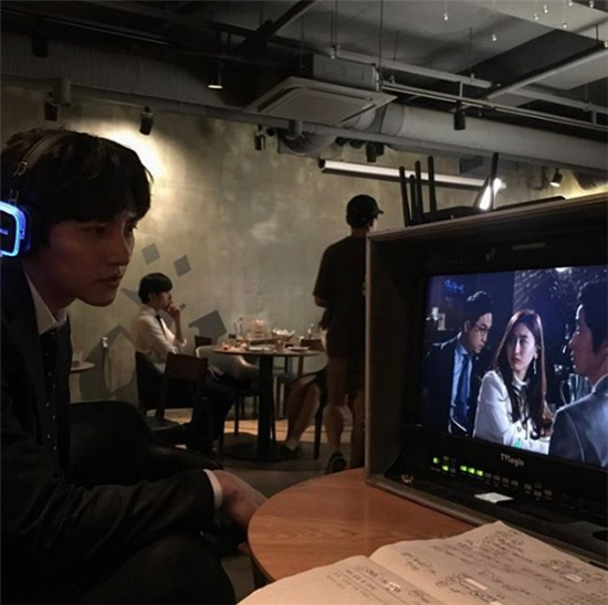 '수상한 파트너' 지창욱 , 감독놀이 삼매경…"모니터 구경 중"