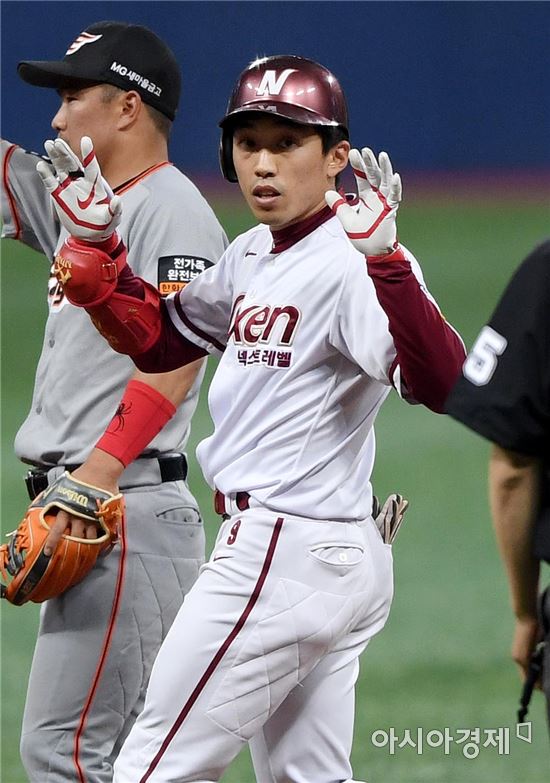 [포토]박정음, '선두타자 2루타 출루'