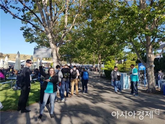 [구글I/O]기조연설 입장하며 '환호성'…개발자 축제 '구글 I/O' 개막