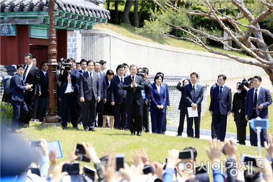 [포토]광주시민들에게 인사하는 문재인 대통령