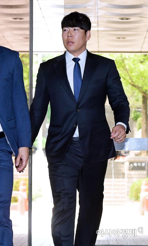 [포토]항소심 선고 공판 출석하는 강정호