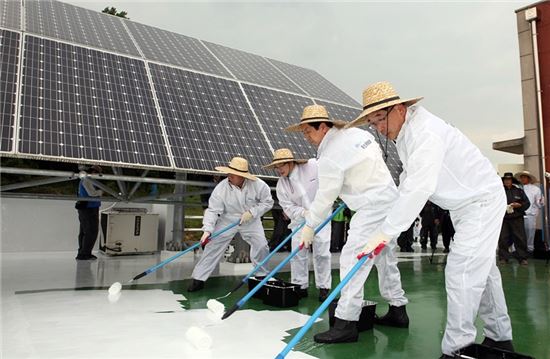 KCC '차열페인트' 봉사활동…"쿨루프 지원확대"