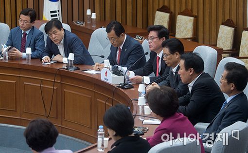[포토]발언하는 정우택 대표대행