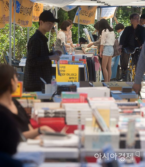 [포토]경의선책거리 '책축제' 찾은 시민들