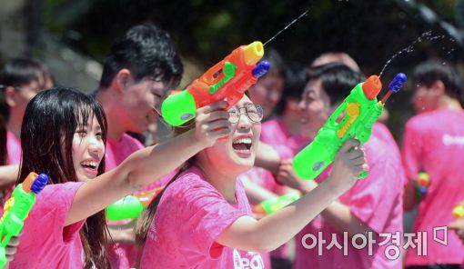 [포토]물총 받아라!