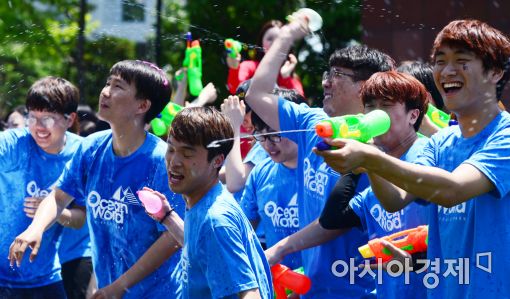 [포토]신나는 물총 싸움 