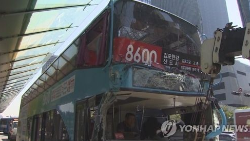 여의도 환승센터 버스 3중 추돌사고…30여명 부상