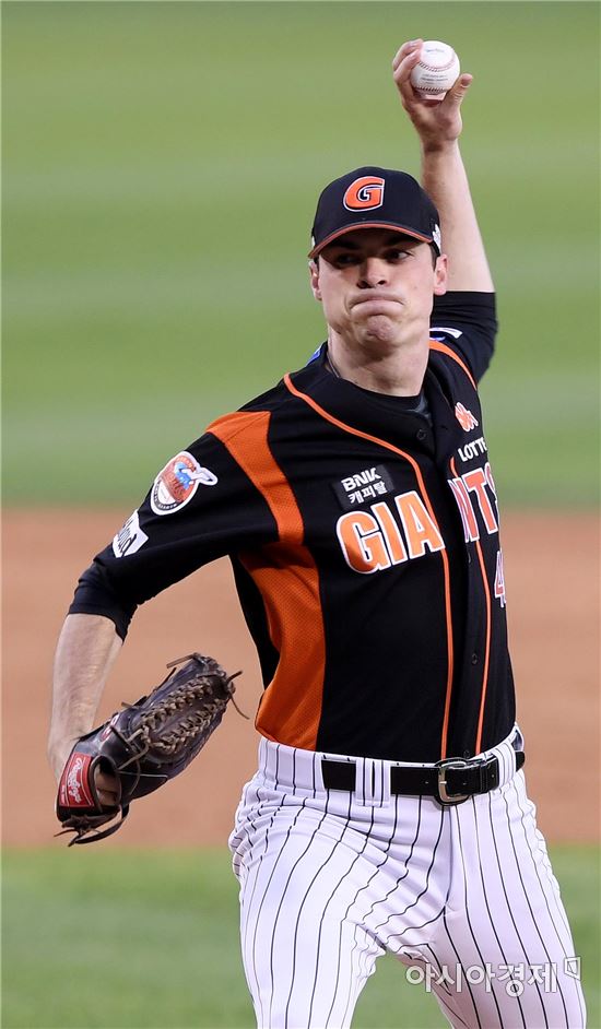 [포토]역투하는 롯데 레일리