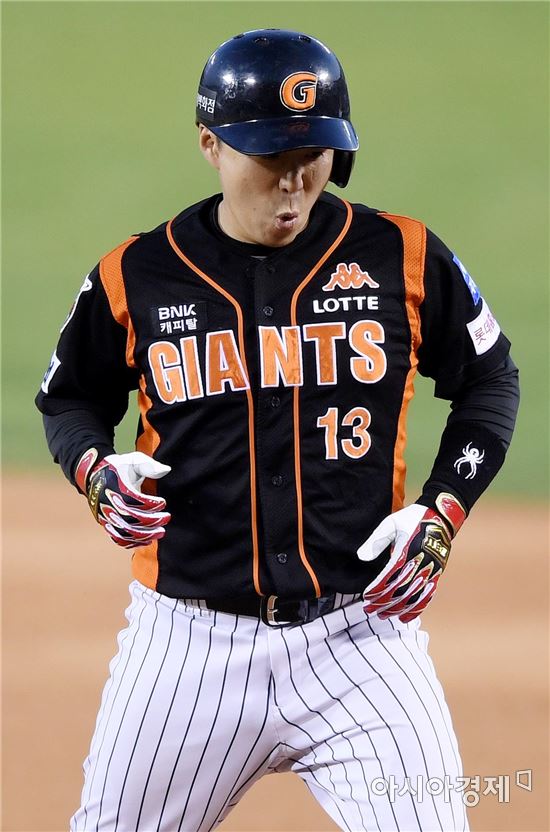 [포토]김사훈, '추가 1타점 적시타'