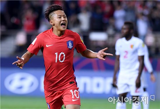 U-20대표 공격수 이승우가 20일 전주월드컵경기장에서 기니를 상대로 선제골을 넣고 기뻐하고 있다 [사진=김현민 기자]