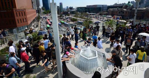 [포토]북적이는 서울로 7017