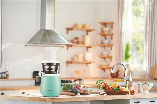 '휴롬 쁘띠' 원액기 출시…"1~2인 가구, 초소형"