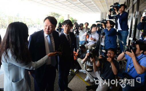 [포토]출근하는 윤석열 신임 서울중앙지검장 