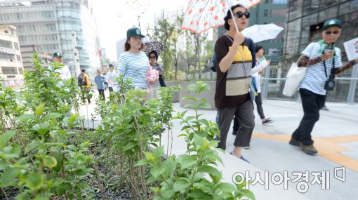 [포토]해설과 함께하는 서울로 산책 