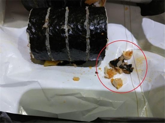 '이물질 논란' 김밥, 식약처 현장조사 결과 "제조 과정상 혼입 개연성 낮다"
