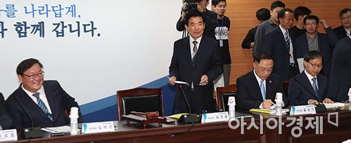 [포토]국정기획자문위 첫 회의 참석하는 김진표 위원장