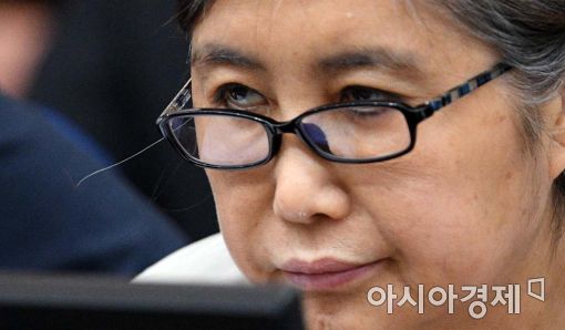 [박근혜 두번째 재판]최순실 없이 '직권남용' 홀로 서증 조사