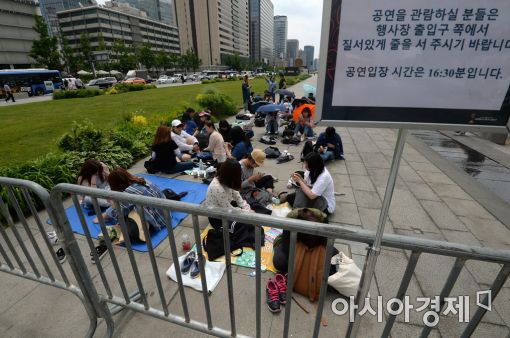 [포토]거리 응원전 기다리는 시민들