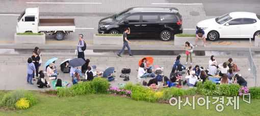 [포토]광장으로 모이는 시민들