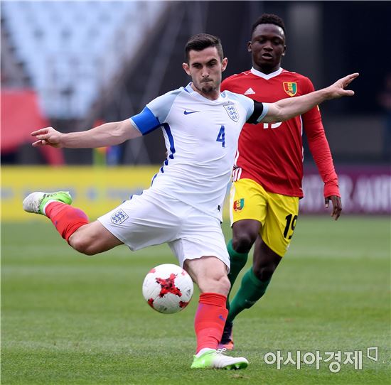 [포토]존 쿡, '회심의 슛'