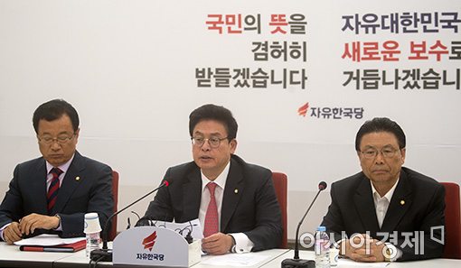 한국당, 文 대통령 겨냥 '십자포화'…"자기모순·국회 무시"