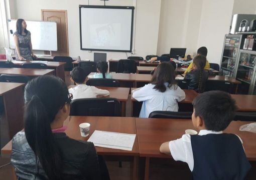 서경덕-서경석, 블라디보스토크 한인학교에 교육 기자재 기증