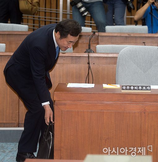 [포토]청문회장 들어서는 이낙연 후보자