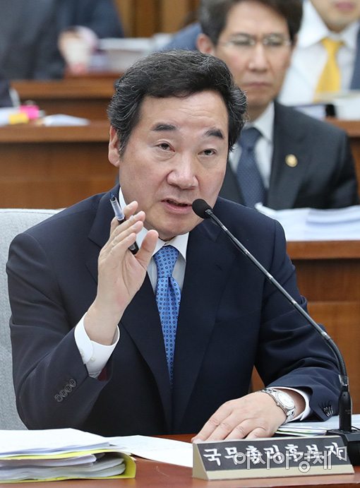 [포토]답변하는 이낙연 후보자