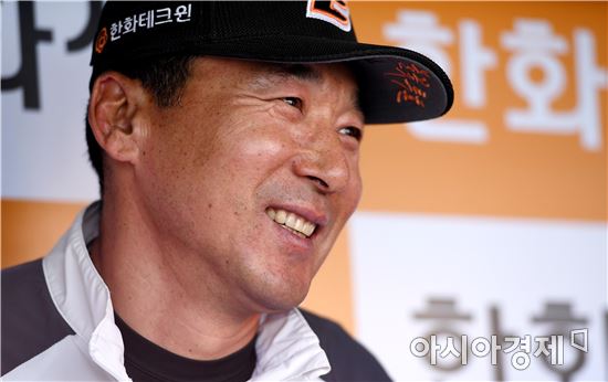 [포토]미소 짓는 이상군 감독대행