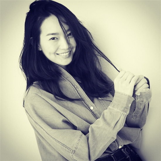 신민아 측 "김우빈 비인두암 치료 돕고 있다" 입장 전해