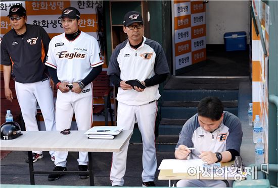[포토]한화 감독석에 이상군 감독대행