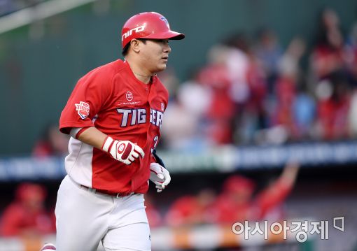 [포토]김선빈, '시즌 마수걸이 홈런'