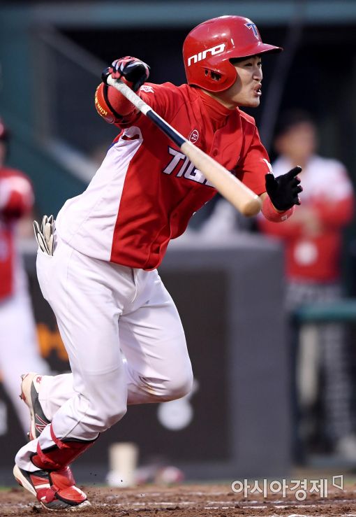 [포토]김민식, '추가 2타점 적시타'