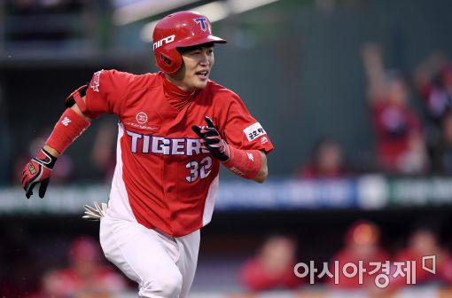 [포토]김민식, '추가 2타점 적시타'