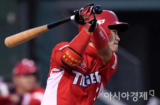 [포토]김민식, '잘맞은 2타점 적시타'