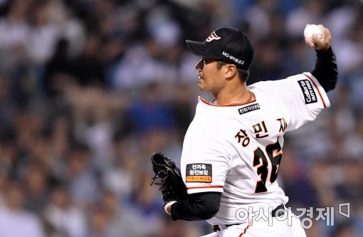 [포토]역투하는 한화 장민재